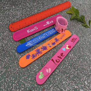 Xu Hướng Sản Phẩm <span class=keywords><strong>2025</strong></span> <span class=keywords><strong>New</strong></span> Arrival Tát Vòng Đeo Tay Silicone Tát Biểu Tượng Tùy Chỉnh Cao Su Snap Ban Nhạc Cho Đảng Trường Hoạt Động - Product Image 5