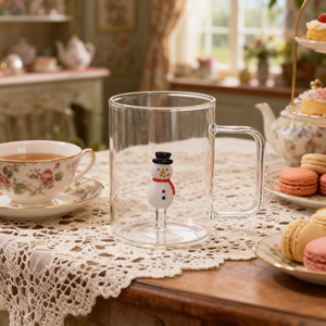Taza de Café de Vidrio de Borosilicato con Diseño de Muñeco de Nieve Navideño, 12 oz, Doble Pared Aislada, a Prueba de Fugas, para Fiestas Navideñas, Regalo de Papá Noel - Product Image 1