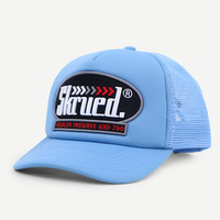 Casquette 5 panneaux personnalisée OEM avec logo brodé, bleu ciel, style color block, en maille et mousse, casquette de camionneur 5 panneaux pour l'extérieur, été
