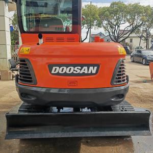 Mini-pelle Doosan DX60 6 tonnes d'occasion en gros avec moteur 36.2-42.5KW Puissance 0.18-0.23m Capacité du godet 100% Prêt - Product Image 2