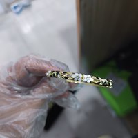 Bracelet tendance et luxueux en émail fin de 0,6 mm avec motif floral, incrustations de strass et motif ajouré pour femme - Vente en gros