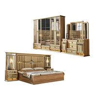Ensemble de meubles de chambre à coucher de luxe moderne avec grande armoire de rangement, coiffeuse et deux tables de chevet, en bois, pour usage familial ou hôtelier