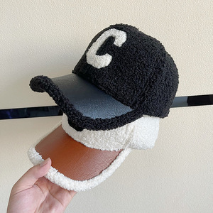 Commercio all'ingrosso orsacchiotto di lana Roll lettera C eleganti cappelli invernali per le donne con fodera in pile caldo - Product Image 1