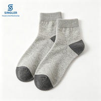 Chaussettes en laine mérinos durables toutes saisons pour hommes avec construction sans couture aux orteils et soutien de la voûte plantaire pour une utilisation prolongée en randonnée