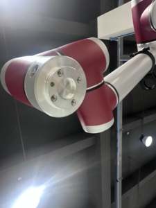 JAKA PRO12 Automatique, Classé IP68, Installation à N'importe Quel Angle, Environnements Industriels Complexes, Haute Protection pour Environnements Difficiles - Product Image 4