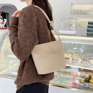 Nouveau Sac Seau Vintage en Daim pour Femme Printemps 2025, Bandoulière Unique, Fermeture Éclair, Style Urbain Simple en Polyester - Product Image 3