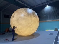 Lune gonflable facile à installer pour la publicité événementielle et les expositions