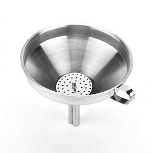 กรวยสแตนเลสพร้อมแผ่นกรองแบบถอดได้ ขนาดใหญ่ กลาง เล็ก สำหรับใช้ในครัว - Product Image 4