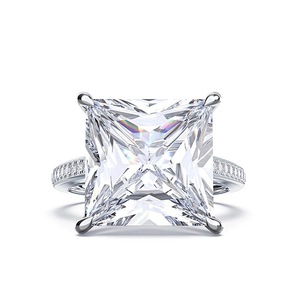 Anello scintillante con taglio quadrato per donna, elegante gioiello da dito alla moda - Product Image 1
