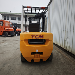 Vente flash - Chariot élévateur diesel d'occasion TCM30 de 3 tonnes avec transmission 4x4, capacité tout-terrain, hauteur de levage de 3 m, à vendre - Product Image 6