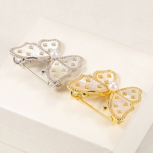 Broche de Perla de Agua Dulce de Lujo de Zhuji, Diseño de Mariposa, Cielo Estrellado, Concha Madre, Flor para el Pecho, para Moda, para Suéteres - Product Image 1