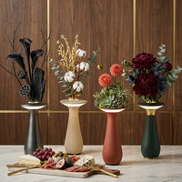 Solutions B2B OEM/ODM personnalisables : Centre de table floral haut de gamme pour mariages et événements, lampe de table moderne rechargeable en forme de vase