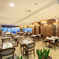 Nouvelle conception de table en bois et tissu moderne, ensembles de meubles de restaurant pour projets commerciaux