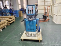 Machine à mousse pulvérisée bicomposante de qualité industrielle avec pompe d'alimentation pour l'isolation en polyuréthane, le revêtement imperméable et le coulage