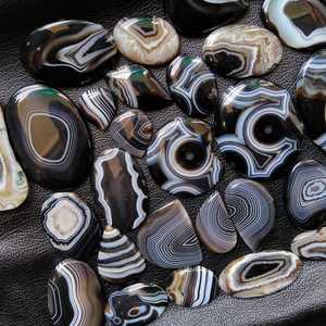 Lot de cabochons en agate noire à bandes de formes variées pour la fabrication de bijoux, OEM, exportateur et fabricant en gros d'Inde - Product Image 6