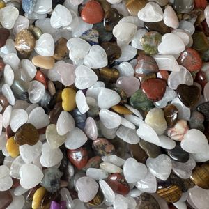 Conception personnalisée produits décoratifs en pierre naturelle cristal en forme de cœur de petite taille - Product Image 3