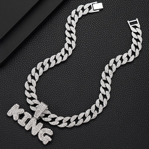 Collar <span class=keywords><strong>de</strong></span> Cadena Cubana con Colgante Grueso <span class=keywords><strong>de</strong></span> Letra KING con Diamantes Completos <span class=keywords><strong>de</strong></span> Aleación <span class=keywords><strong>de</strong></span> Zinc, Estilo Europeo Americano, Joyería Unisex, Superventas - Product Image 4