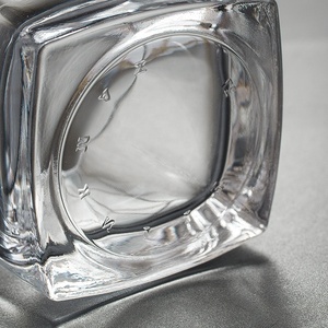 Meilleurs choix pour vous : Verre à whisky carré créatif Blinkmax, verre à shot de bar, verre à <span class=keywords><strong>vin</strong></span> rouge résistant à la chaleur pour hôtel et <span class=keywords><strong>restaurant</strong></span> - Product Image 5