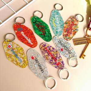 Etiquetas de equipaje y placas de habitación de plástico acrílico UV personalizadas para impresión DTF, con forma de rombo y purpurina, ideales para llaveros de motel. - Product Image 4