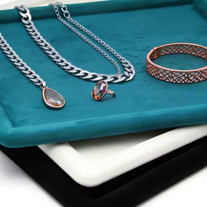 Plateau de présentation de bijoux en velours vert de luxe léger pour l'organisation des bijoux - Product Image 2