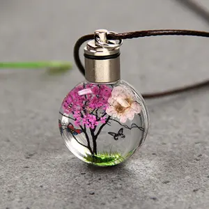 Wholesale Personalized Luminous Glow In The Dark Round Glass Pendant With Leather Chain Transparent Dried Flower Necklace