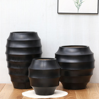 Nouveauté : Pot de fleurs moderne minimaliste contemporain en ciment noir mat, vase de table écologique