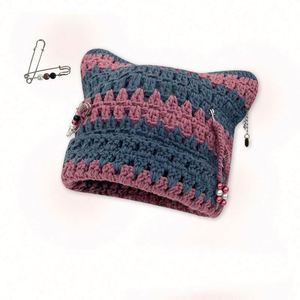 Chapeau carré punk tricoté unisexe fait main, multicolore en acrylique, idéal pour les voyages - Vente en gros - Product Image 6