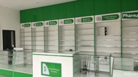 Mobilier d'intérieur pour pharmacie tout-en-un avec comptoir de caisse, taille personnalisée OEM/ODM, éclairage LED vert, respectueux de l'environnement