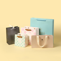 Sac en papier de luxe élégant pour petits bijoux de mariage avec logo et ruban, images réelles