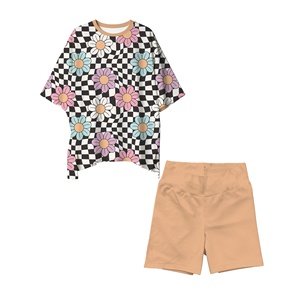 Set Casual Coordinato Mamma e Figlia, Vestibilità Comoda Oversize, 2 Pezzi, Maglietta a Maniche Corte con Collo Tondo in Bambù e Pantaloncini Biker - Product Image 2