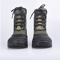 Bottes de neige vertes militaires avec lacets et doublure en fourrure courte pour plus de chaleur, idéales pour la tenue au chaud par temps froid