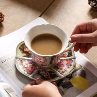 Ensemble tasse à café et soucoupe en céramique vintage à bordure dorée et motif floral, tasse à thé rétro esthétique pour la vente en gros transfrontalière
