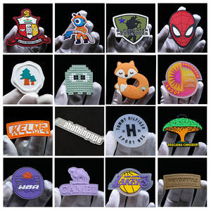 カスタムシリコンラベル 3Dラバーパッチ エンボスロゴ 衣類用 PVC 3Dソフトデボス 熱転写ラベル フックアンドループ - Product Image 2