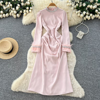 Robe midi décontractée élégante pour femmes WIWT, rose, à manches longues, avec strass, bordure en plumes d'autruche, plissée, coupe évasée, pour tous les jours et les soirées