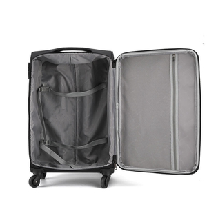 Persone di mezza età e anziani che viaggiano con trolley leggero da viaggio - Product Image 3