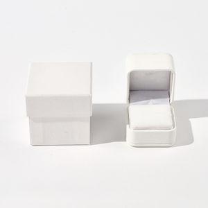 Caja de Joyería de Alta Gama FANXI, Cajas de Joyería de Cuero PU Blanco de Lujo Personalizadas con Logotipo - Product Image 5