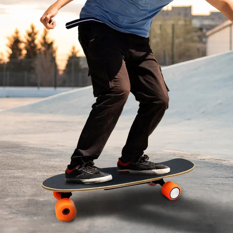 2023 EU Warehouse double drive 8 layer maple thicker electric skateboard with brake for kid and adult 250W electric skateboard