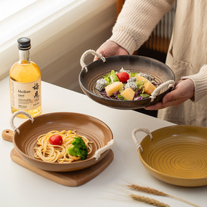 Plato de servir de cerámica redondo hecho a mano estilo Wabi Sabi con asas de cuerda para platos de fiesta - Product Image 2