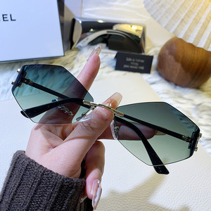 Lunettes de soleil sans monture en forme de diamant, monture en métal doré, protection UV400, pour femmes, type 3, verres en PC - Product Image 3