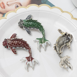 Spilla dipinta Vintage pesce rosso stile etnico delicato accessorio spilla smalto pesce Koi adatto <span class=keywords><strong>per</strong></span> giacche e cappotti da donna - Product Image 6
