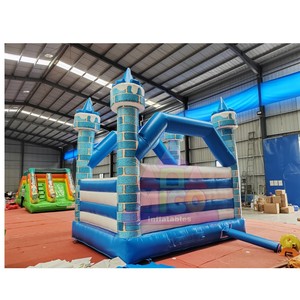 Castillo Inflable Azul Princesa con Torres y Rayas Satinadas para <span class=keywords><strong>Hotel</strong></span>, Resort, Club Infantil y Días de Diversión Familiar - Product Image 4