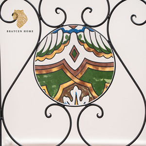 Set Bistrot Vintage <span class=keywords><strong>in</strong></span> Mosaico con 1 Tavolo e 2 Sedie <span class=keywords><strong>in</strong></span> <span class=keywords><strong>Ferro</strong></span> <span class=keywords><strong>Battuto</strong></span> e Ceramica, Arredamento da Esterno per Balcone e Giardino - Product Image 5