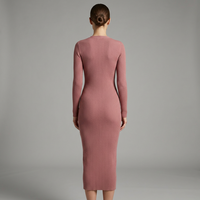 Robe midi côtelée unie rose poudré tendance 2026, col asymétrique, fente haute, silhouette crayon, OEM ODM, mode féminine