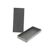 Boîte cadeau haut de gamme pour montres et bijoux, en papier couché noir mat, avec logo personnalisé, pelliculage mat, gaufrage, matériaux recyclés et doublure en mousse.