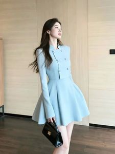 Completo <span class=keywords><strong>Estivo</strong></span> da Donna con Giacca <span class=keywords><strong>Doppiopetto</strong></span> e Gonna, Stile Casual Chic in Blu - Product Image 3