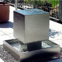 Fontaine d'eau sculptée en acier inoxydable courbé, grande, décorée, pour extérieur public, artisanat métallique sur mesure