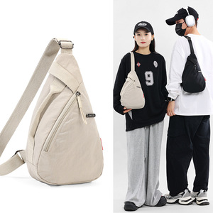 Riñonera cruzada sencilla a la moda para hombres y mujeres, bolso de pecho de estilo deportivo de nailon ligero a la moda, Mochila pequeña impermeable - Product Image 3