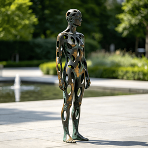 Estatua Gigante de Bronce de un Caminante Urbano - Figura de Viajero Hecha a Mano con Maleta, Decoración Resistente a la Intemperie para Plazas y Centros Comerciales - Product Image 2