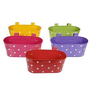 Maceta Colgante Moderna con Revestimiento de Polvo de Hierro, Diseño Ovalado con Puntos, para Hogar y Balcón, Disponible en Varios Colores - Product Image 1