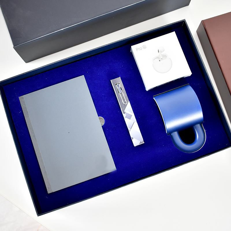 Notebook + auriculares Bluetooth + bolígrafo + taza